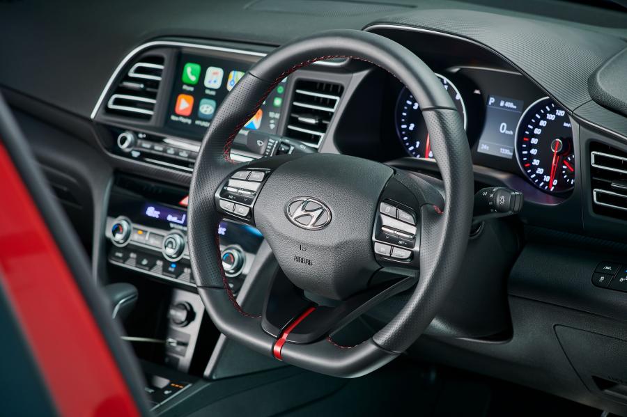 Панель приборов Hyundai Elantra Sport Premium (AD) 2019 года  (AU) (фото 14 из 15)